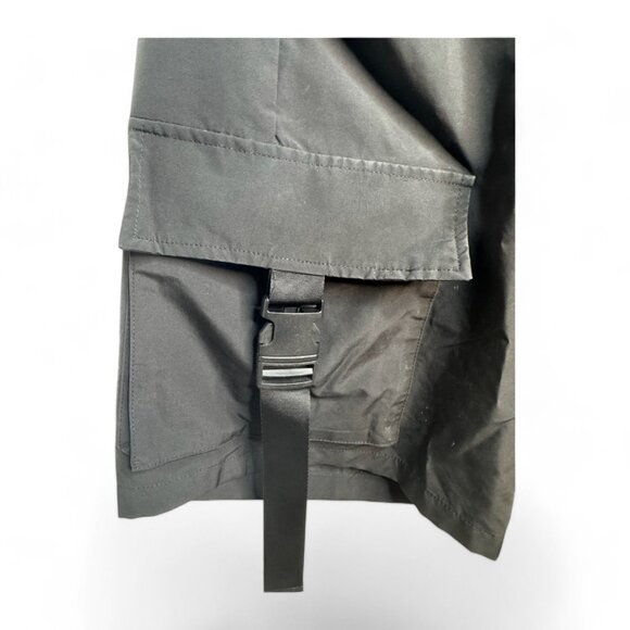 Shein Men's Black Cargo Shorts - Size L - Picture 4 of 8